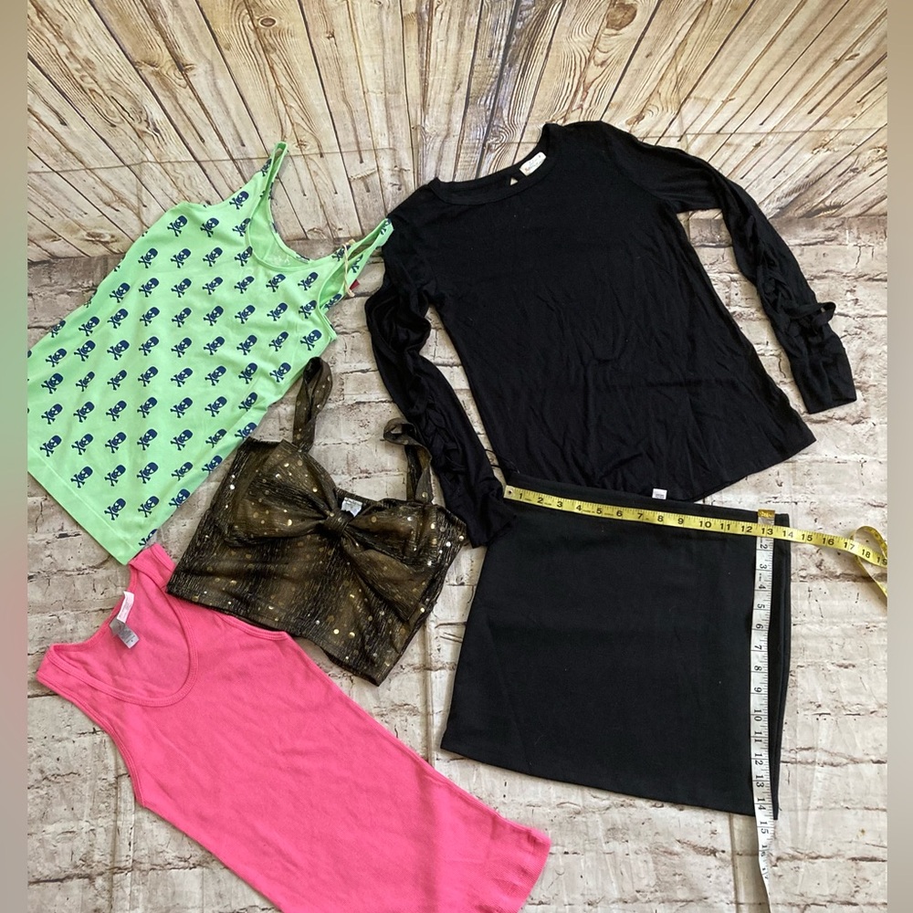 ๐ฅ Bundle of 9 pieces include :3 Dresses,1 sweater,2 tank,1 skirt,2 tops, size S - Picture 8 of 13